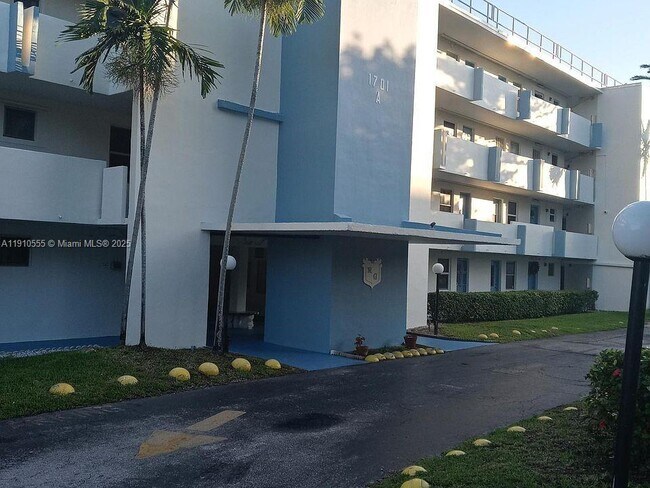 Building Photo - 1701 NE 191st St