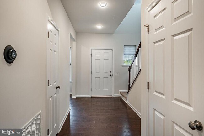 Building Photo - 720 Sun Valley Ct