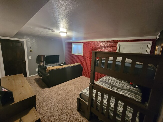 Building Photo - 213 Hayden Ave
