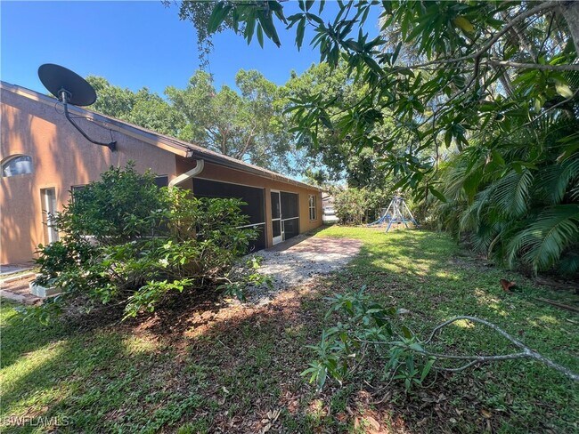 Building Photo - 9511 Cypress Dr N
