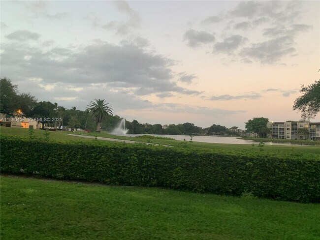 Building Photo - 1709 Whitehall Dr