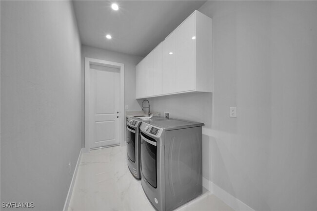 Building Photo - 436 NW 38th Ave