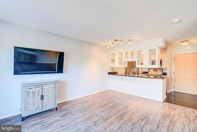 Building Photo - 2111 Wisconsin Ave NW