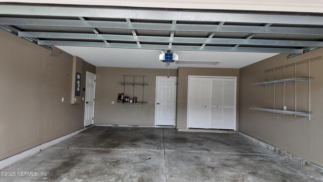Building Photo - 1060 Beckingham Dr