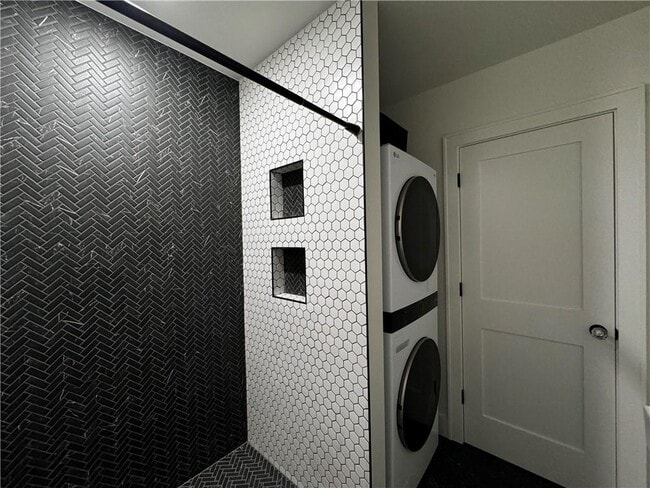 Building Photo - 610 N Olive Ave