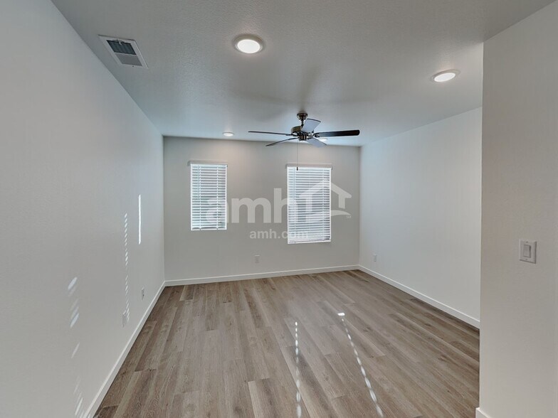 Building Photo - 23622 E 3rd Pl