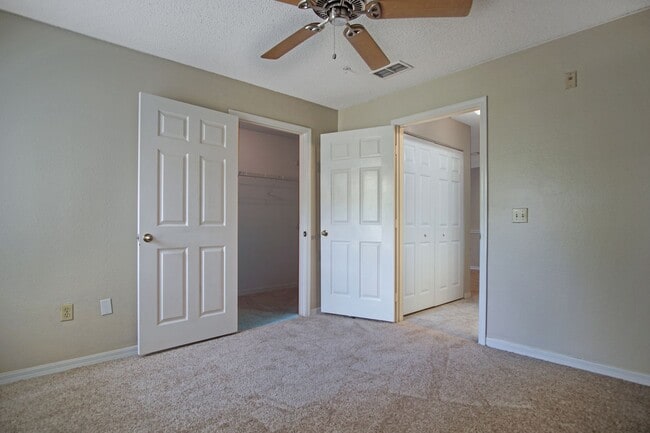 Building Photo - 1 Bedroom / 1 Bathroom Condo with Resort-Style Living