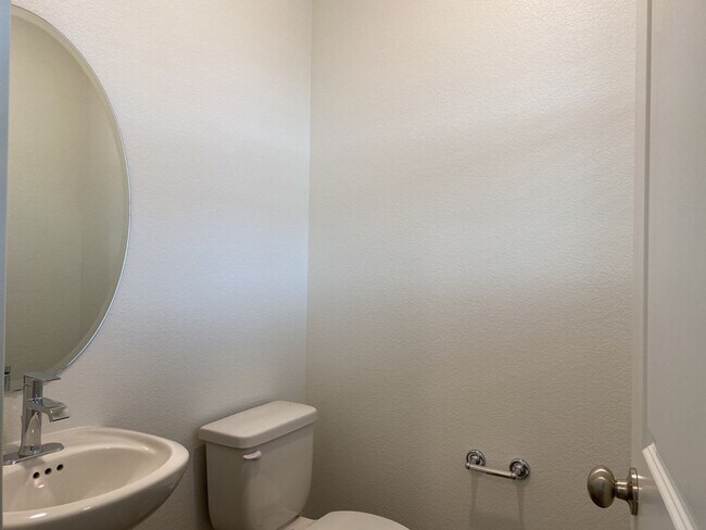 Building Photo - Exquisite 3 Bed 2.5 Bath Single Family Home