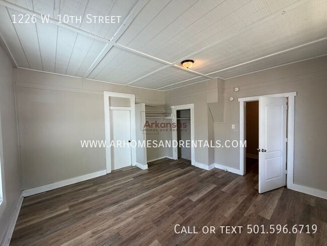 Building Photo - 1226 W 10th St