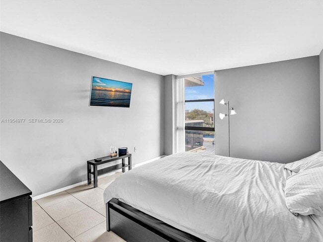 Building Photo - 3675 N Country Club Dr