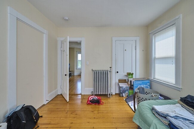 Building Photo - 757 Somerville Ave