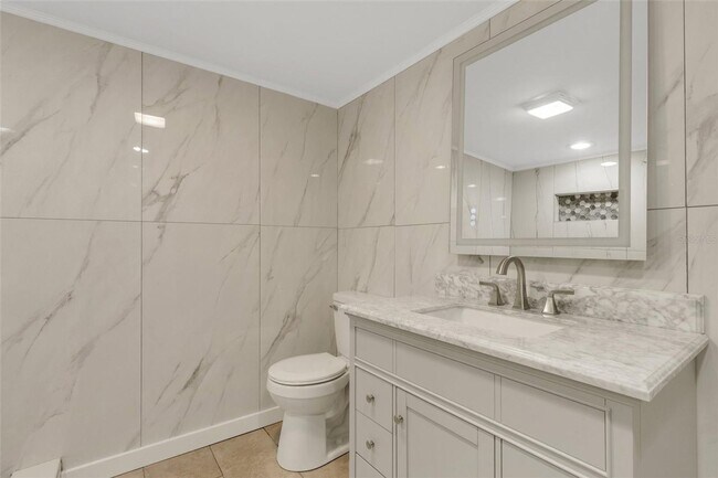 Building Photo - 2 Bed 2 Bath Unfurnished Condo - Sarasota