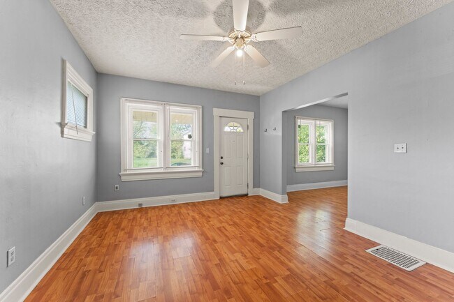 Building Photo - Charming 2 beds 2 Bath in Dayton!