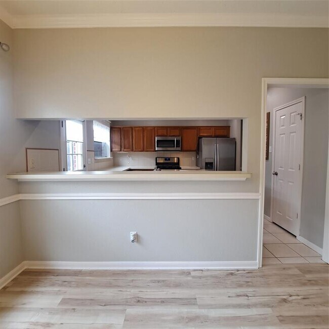 Building Photo - 1365 El Camino Village Dr