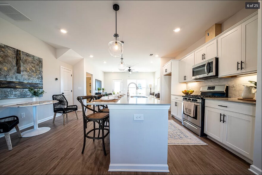 Building Photo - 560 Waterpoint Way