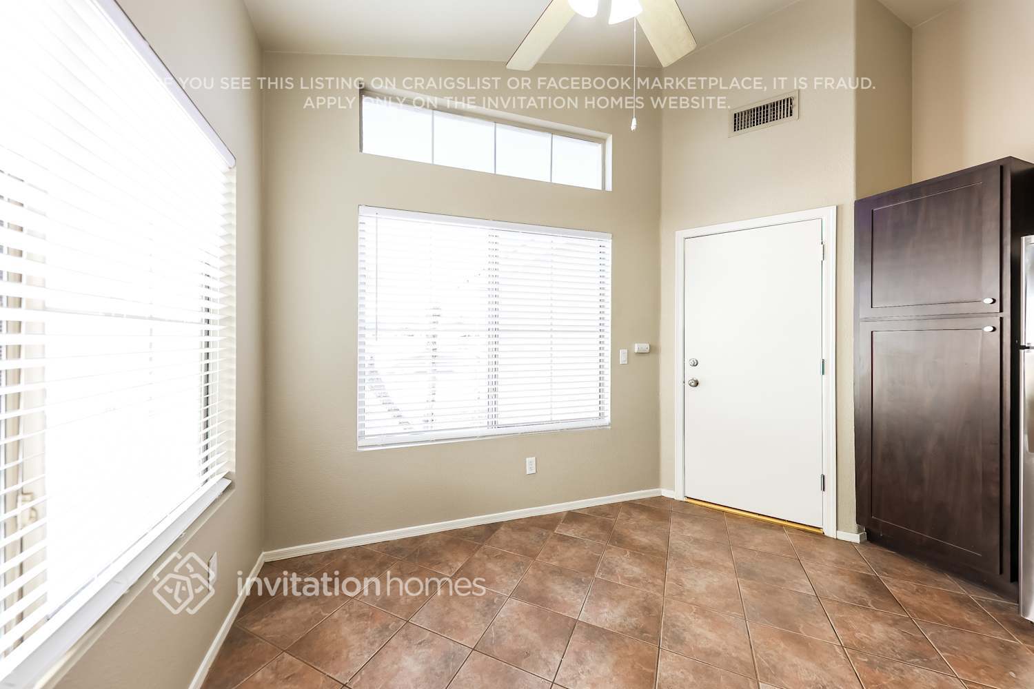 Building Photo - 2406 S Navajo Way