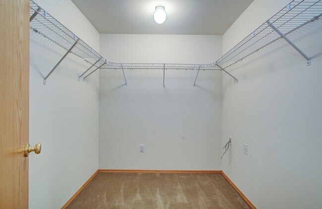 Building Photo - Salmon Creek 3 Bedroom with Yard!