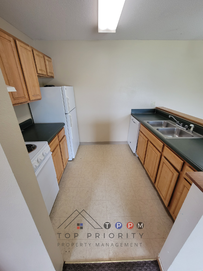 Building Photo - ** MOVE IN SPECIAL ** 2 Bedroom | 1 Bathro...