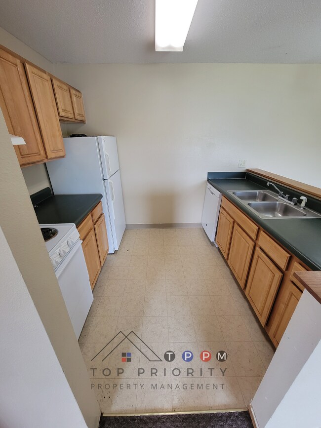 Building Photo - ** SPRING MOVE IN SPECIAL ** 2 Bedroom | 1...