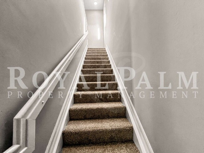 Building Photo - Big on Space, Smart on Layout — 3 bedroom 2.5 bath corner END UNIT pet-friendly townhouse!