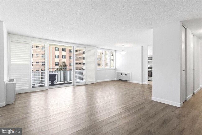 Building Photo - 1301 S Arlington Ridge Rd