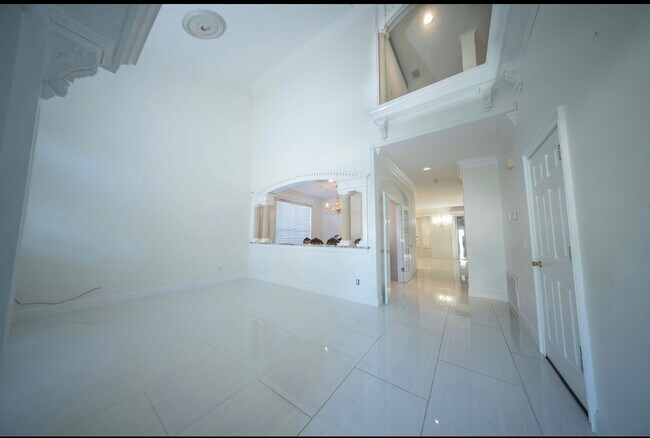 Building Photo - 5456 Los Palma Vista Dr