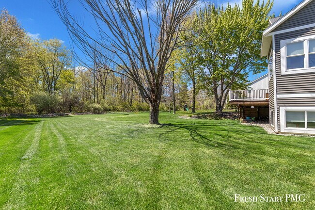 Building Photo - Spacious 6-Bedroom Retreat in Rockford with 3.5 Luxurious Baths
