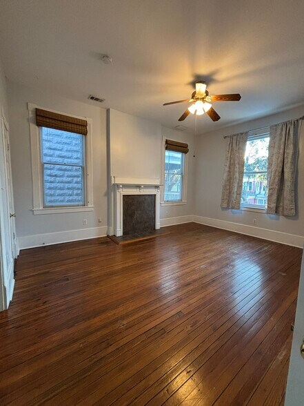 Largest Bedroom - 1902 Barnard St