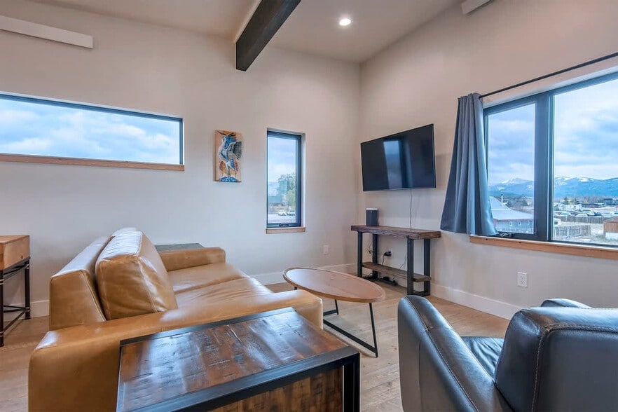 Primary Photo - 73 N Beryl Ave