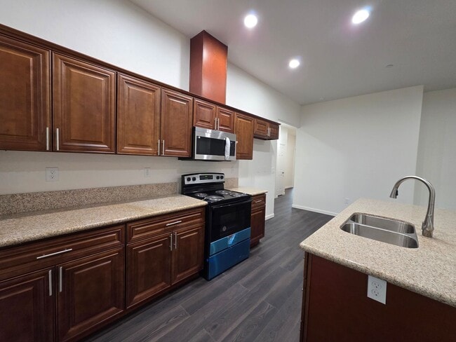 Building Photo - 2018 E Seeger Ave