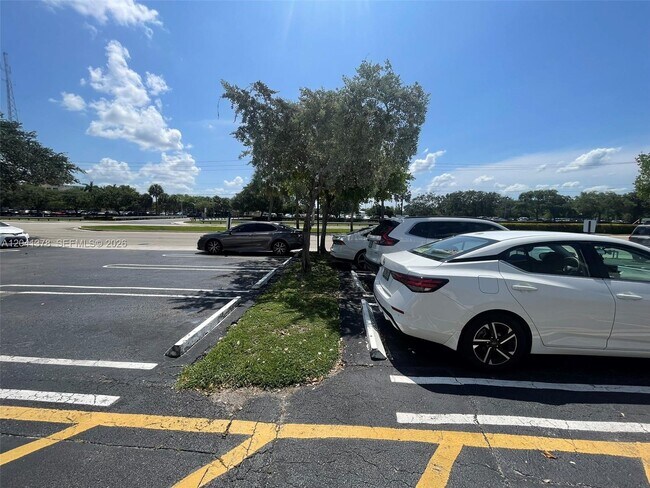 Building Photo - 2580 Coral Springs Dr