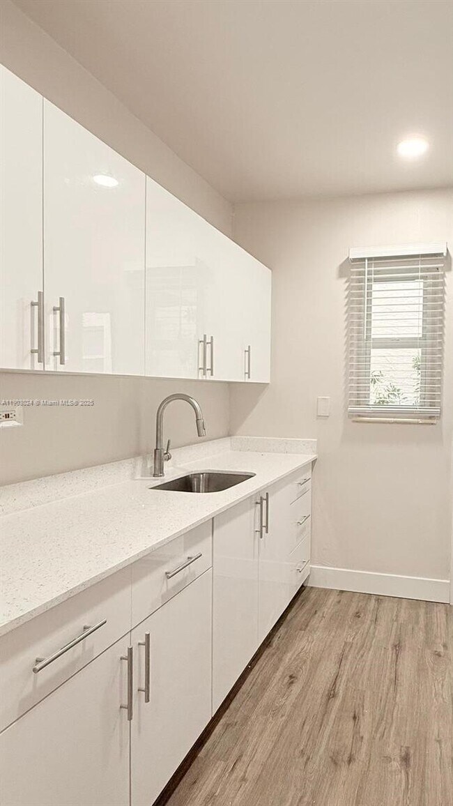 Building Photo - 1537 Jefferson Ave