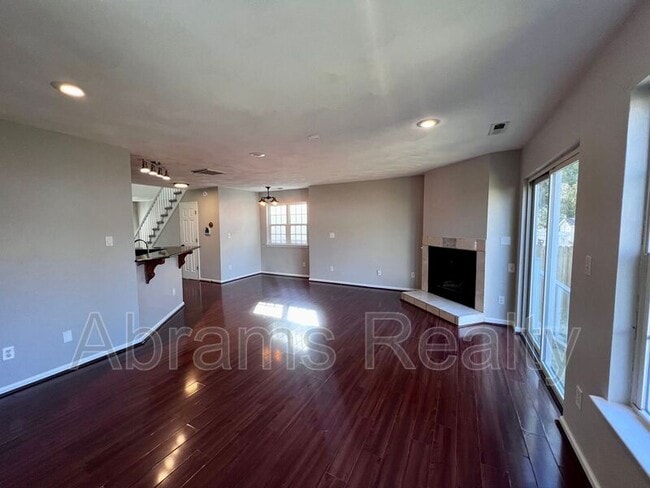 Building Photo - 3337 Marne Ave