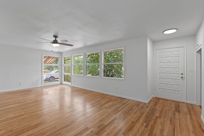Building Photo - 1730 Whedbee St
