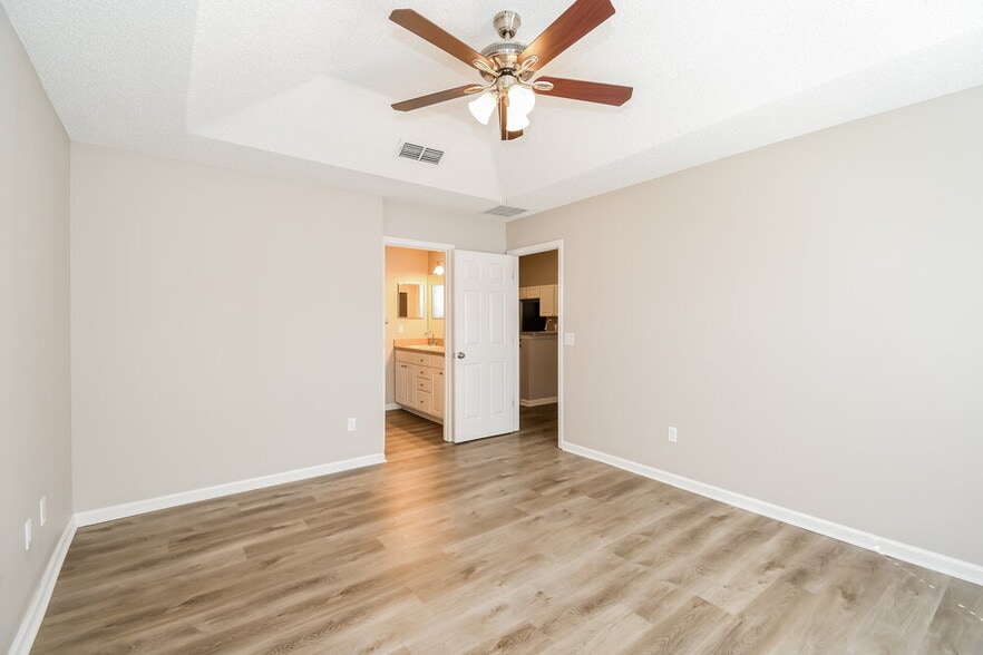 Building Photo - 8422 Stelling Dr S