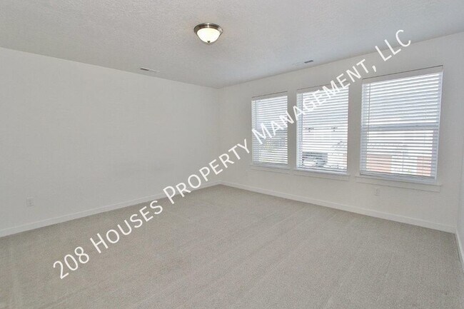 Building Photo - Modern townhouse in a Cozy Community. 50% ...