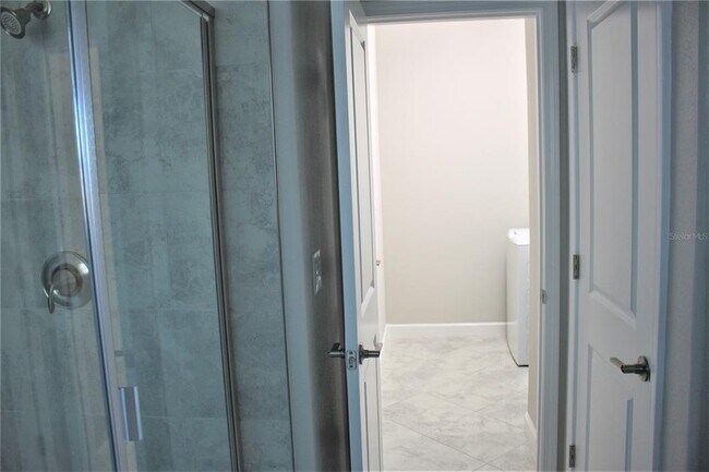 Building Photo - 9077 Shadyside Ln