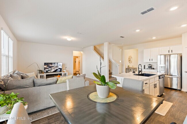 Building Photo - 2411 Oak Stream Dr