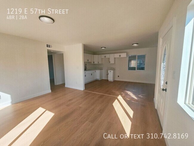 Building Photo - 1219 E 57th St