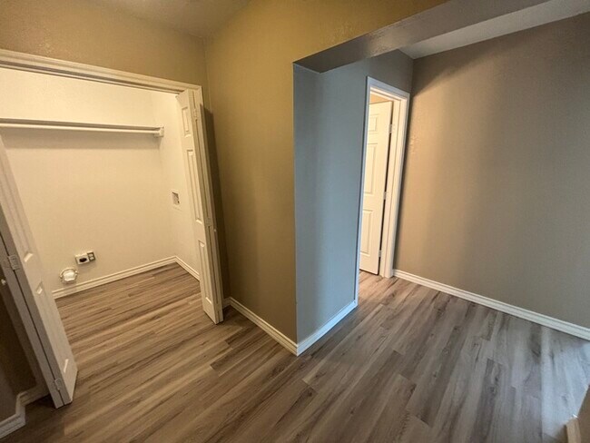 Building Photo - Spacious 3 bed 2 bath home, move in ready