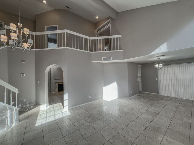 Building Photo - Spacious 4-Bedroom Home in Prime Green Val...