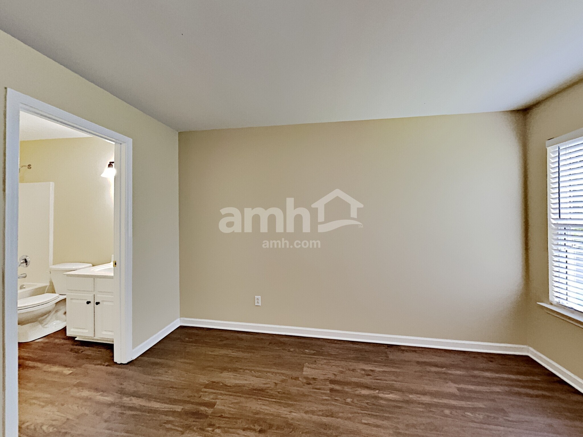 Building Photo - 302 Forest Bend Dr