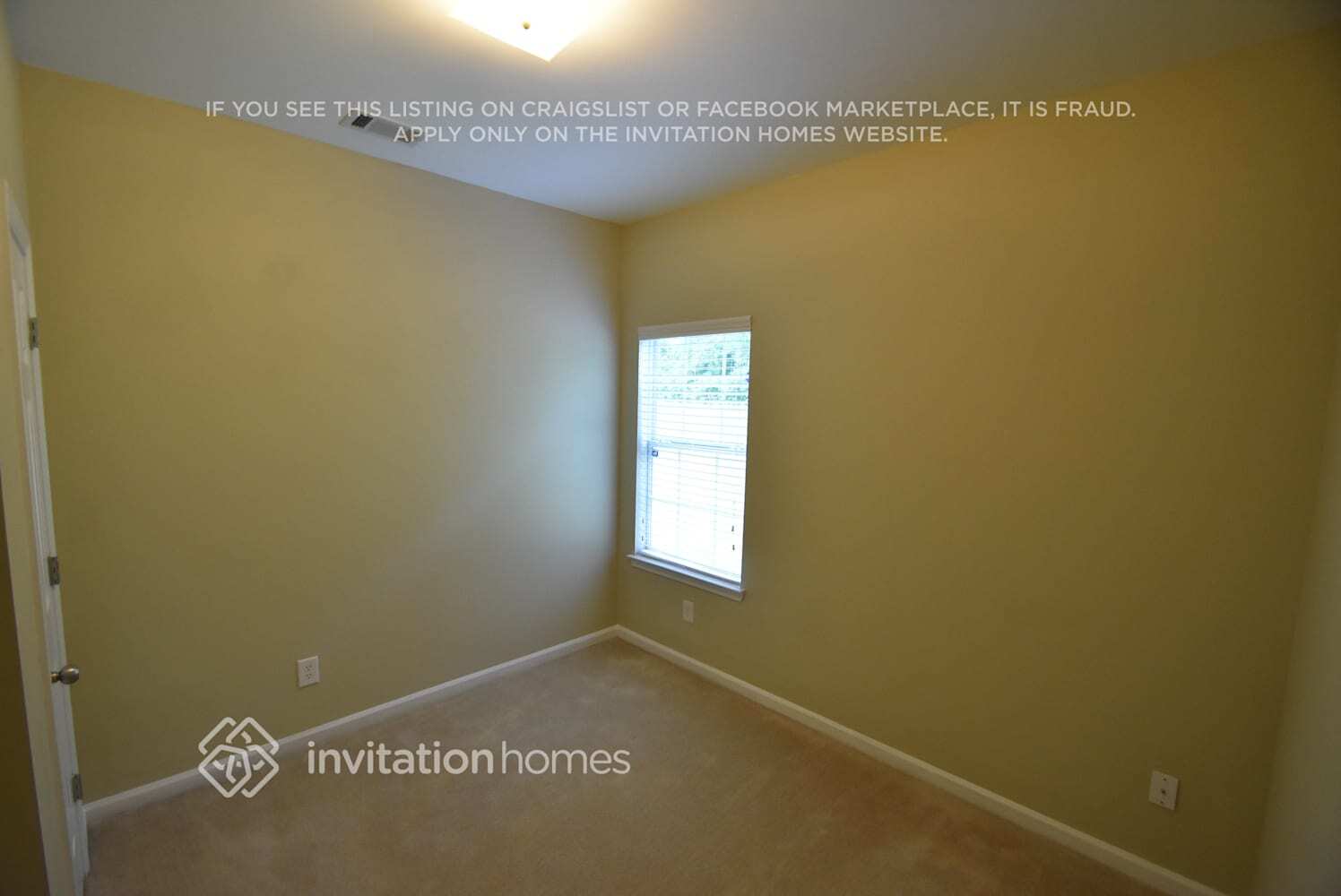 Building Photo - 70 Silver Willow Walk