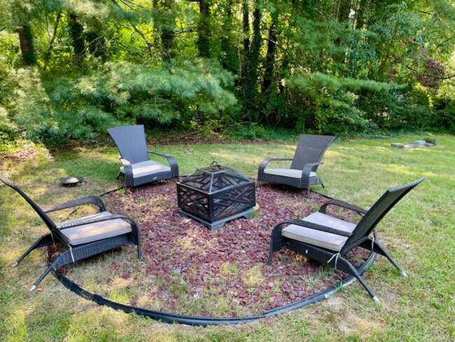 Building Photo - Black Mountain Gem Near Lake Tomahawk!