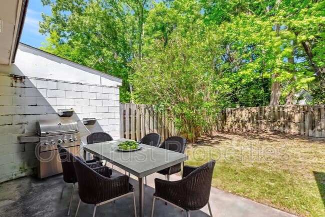 Building Photo - 4428 N Shirley Dr