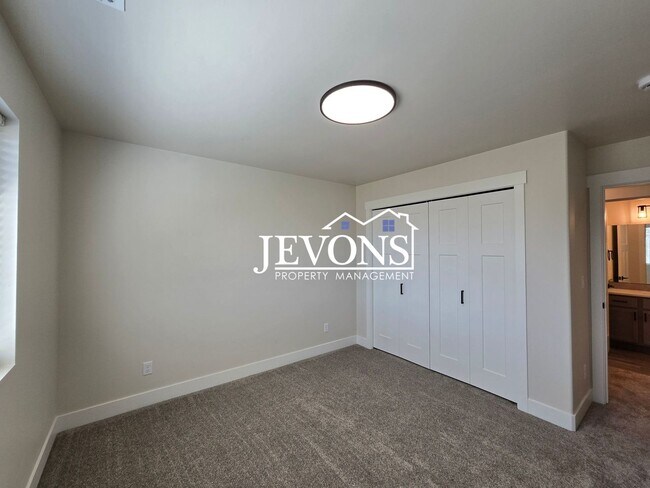 Building Photo - 413 S 97th Ave