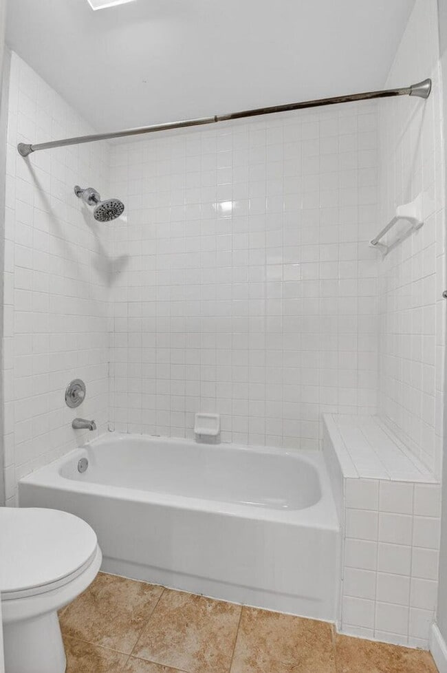 Building Photo - 18196 Clear Brook Cir