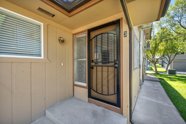 Building Photo - 612 Pine Meadows Dr