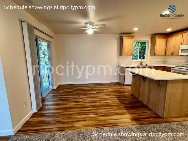 Building Photo - Free Rent! Remodeled 3-Bedroom, 2-Bath Top...