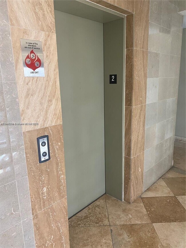 Building Photo - 1441 Lincoln Rd